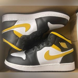 Jordan 1 Mid Black Pollen (GS)